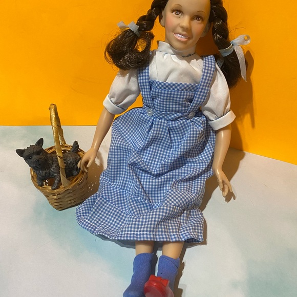WIZARD OF OZ VINTAGE MGM DOROTHY & TOTO DOG PICNIC BASKET HAMILTON GIFT 14” DOLL - Picture 2 of 15